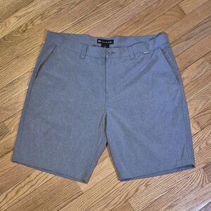 Travis Mathew Men's Size 38 Light Gray Beck Shorts 9" Inseam Style 1MM208